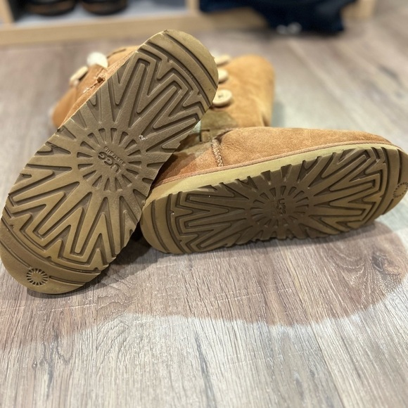 Women’s UGG Size 5 Bailey Boot II Sheepskin Shearling Warm Ankle Boot Winter - Picture 9 of 9